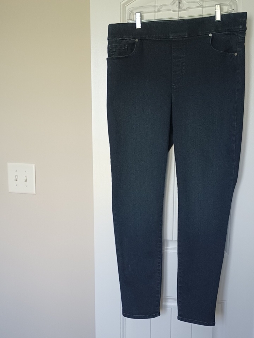 Gloria Vanderbilt Slimming Black Skinny Pull-On Jeans